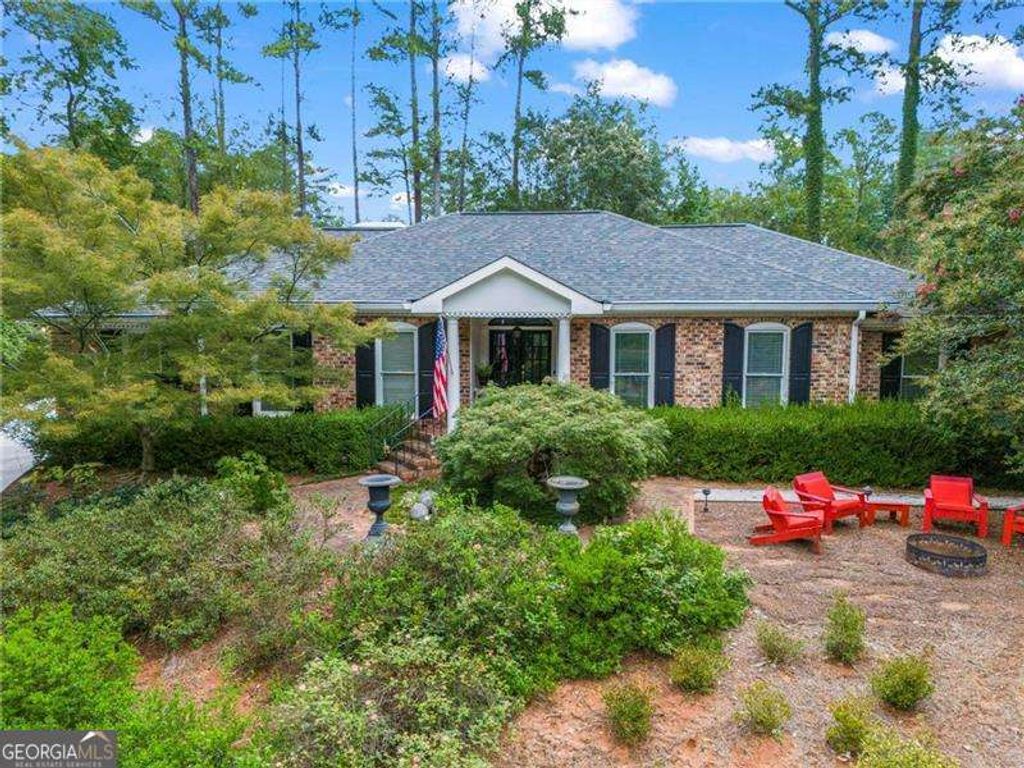 104 Lakeshore Circle NE, Marietta, GA 30067