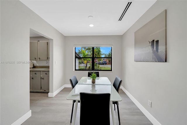 8801 SW 21st St, Miami, FL 33165