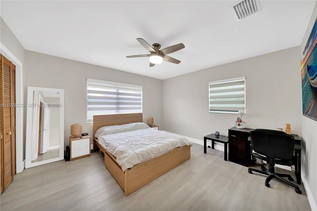 8801 SW 21st St, Miami, FL 33165