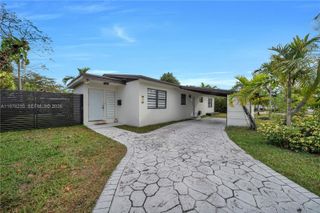 8801 SW 21st St, Miami, FL 33165