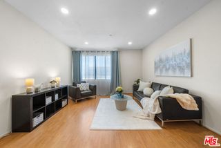 533 S St Andrews Place 220, Los Angeles, CA 90020