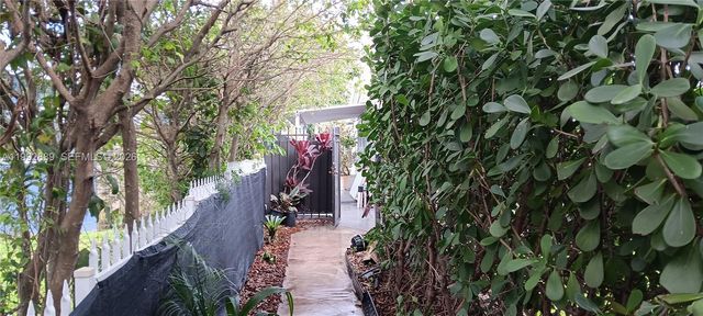 6761 Branch St 1, Hollywood, FL 33024