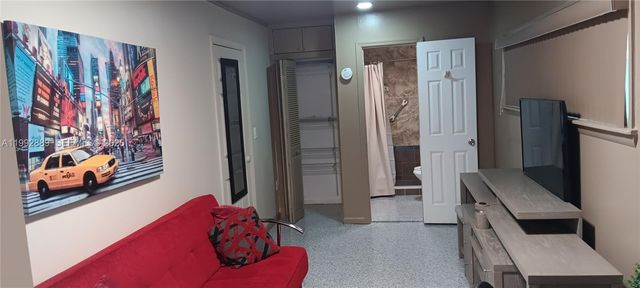 6761 Branch St 1, Hollywood, FL 33024