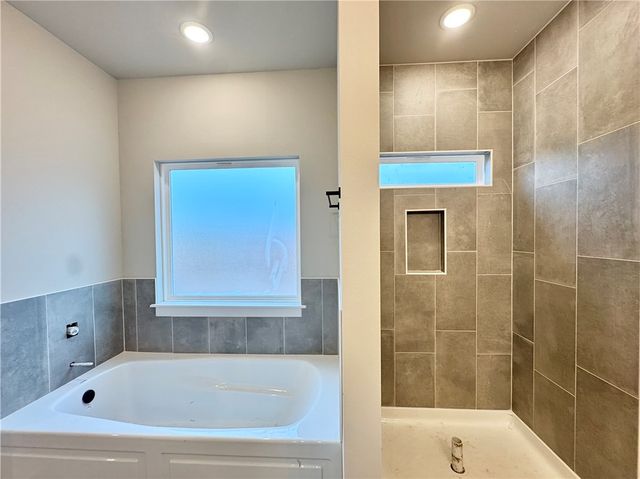 5908 SW Omaha Avenue, Bentonville, AR 72713