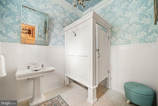 1018 BEECH RD, Wallingford, PA 19086