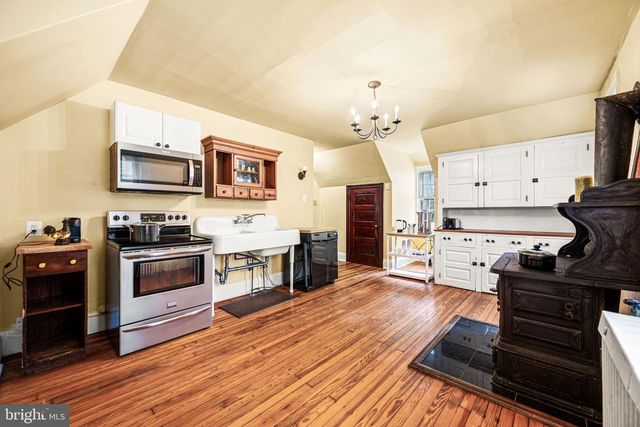 1018 BEECH RD, Wallingford, PA 19086