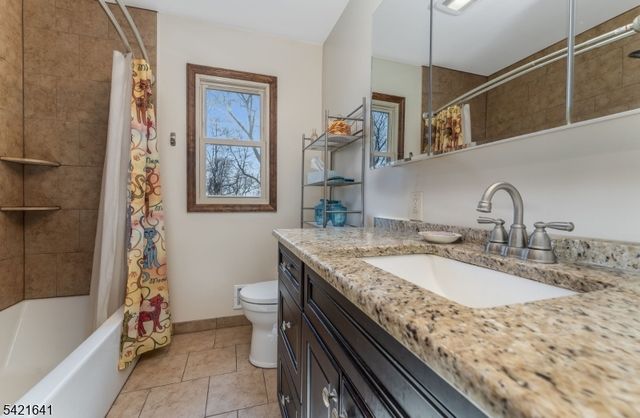 514 Lannon Ln, Bethlehem Twp., NJ 08826