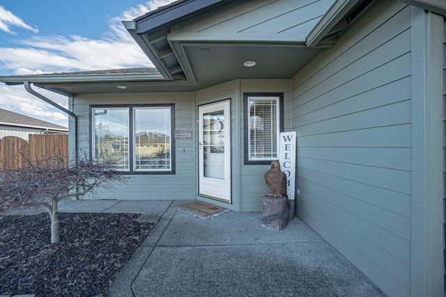 2460 Jeremy Street, Central Point, OR 97502