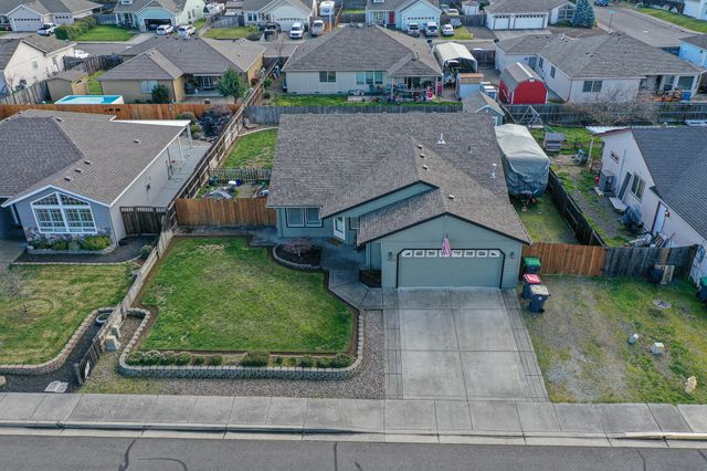 2460 Jeremy Street, Central Point, OR 97502