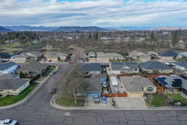 2460 Jeremy Street, Central Point, OR 97502