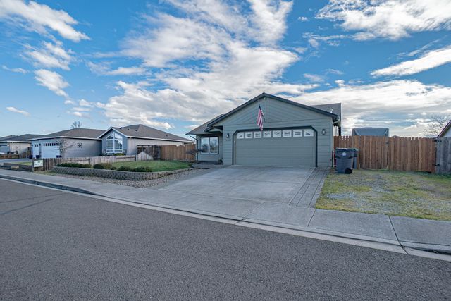 2460 Jeremy Street, Central Point, OR 97502