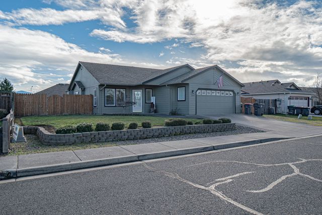 2460 Jeremy Street, Central Point, OR 97502