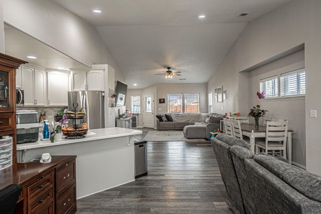 2460 Jeremy Street, Central Point, OR 97502