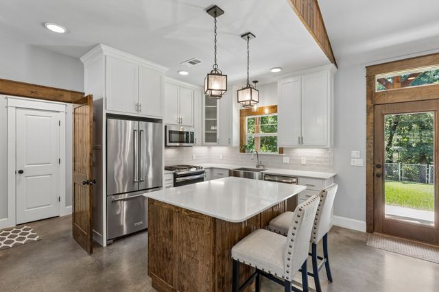 6912 Circle Drive, Bonham, TX 75418