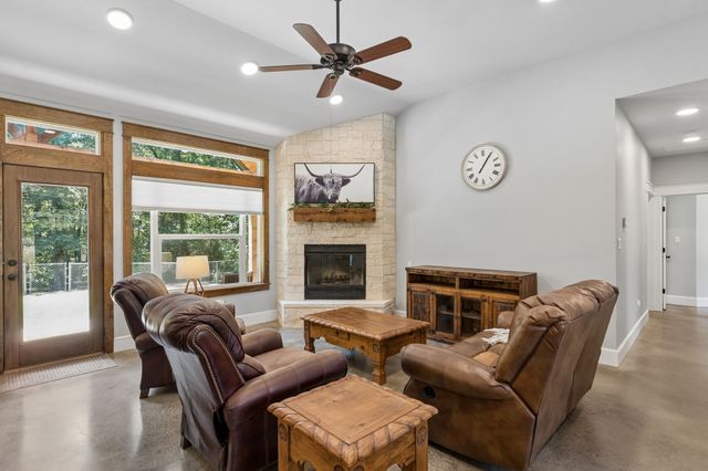 6912 Circle Drive, Bonham, TX 75418