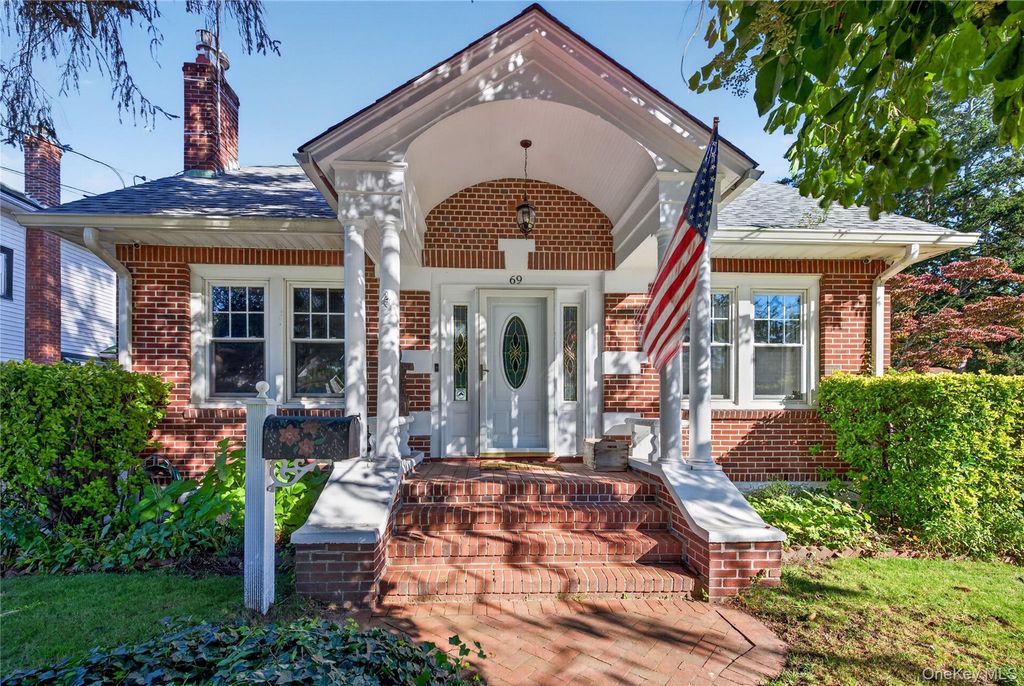 69 Robert Street, Patchogue, NY 11772 — exterior