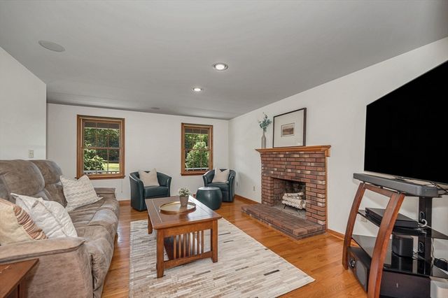 37 Apache Way, Wilmington, MA 01887