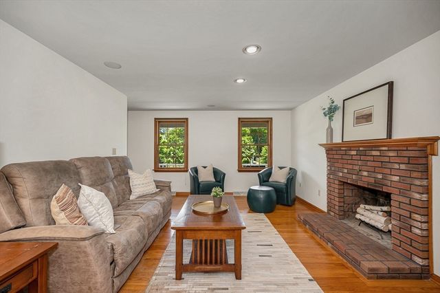 37 Apache Way, Wilmington, MA 01887