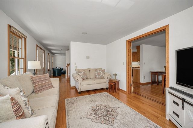 37 Apache Way, Wilmington, MA 01887