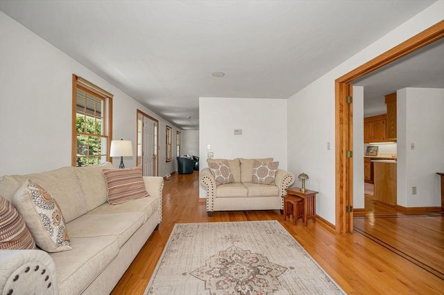 37 Apache Way, Wilmington, MA 01887