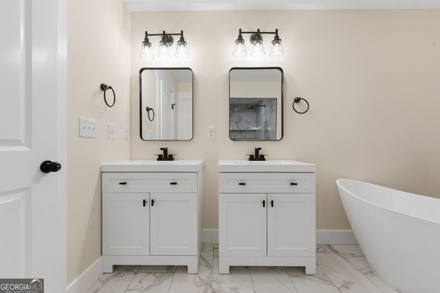 1043 Mccalla Street NE, Conyers, GA 30012