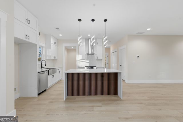 1043 Mccalla Street NE, Conyers, GA 30012