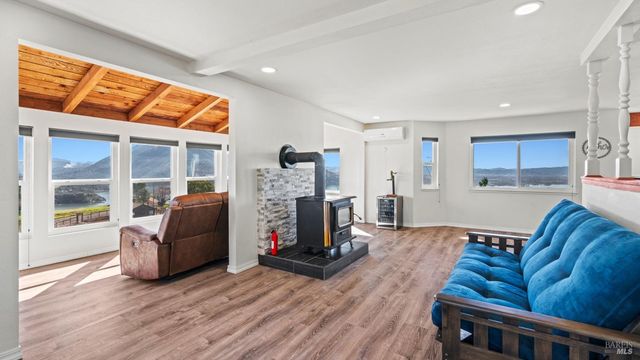 715 Pearl Ct, Glenhaven, CA 95443