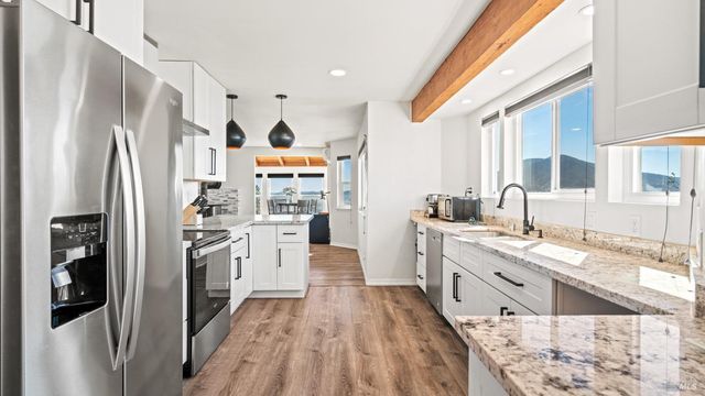 715 Pearl Ct, Glenhaven, CA 95443