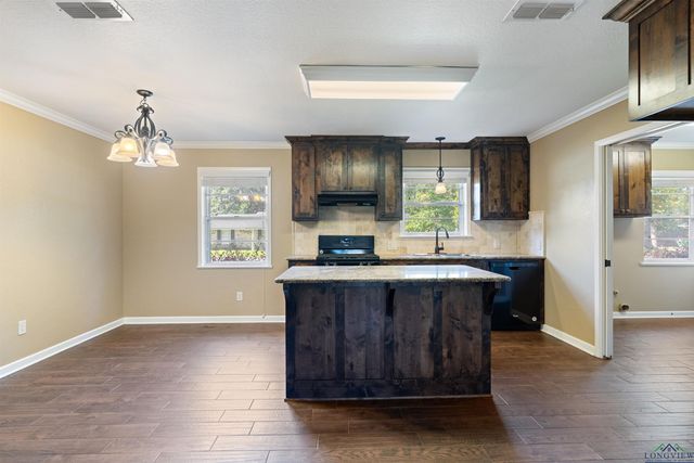 1130 Oakwood St., Carthage, TX 75633