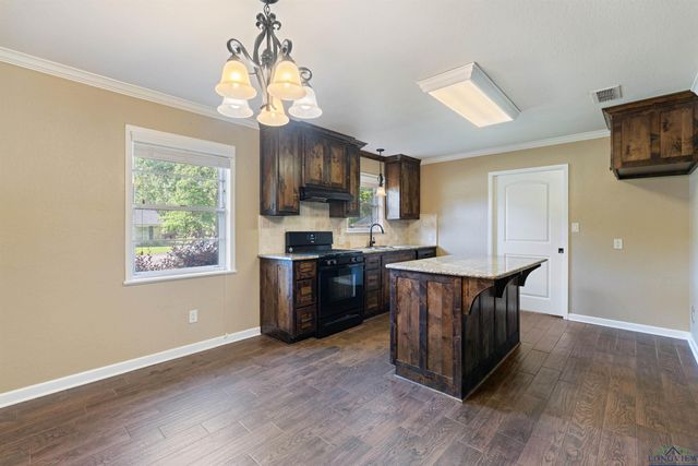 1130 Oakwood St., Carthage, TX 75633