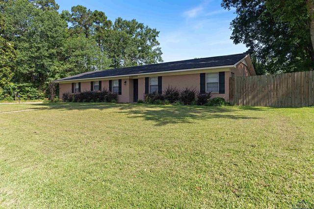 1130 Oakwood St., Carthage, TX 75633