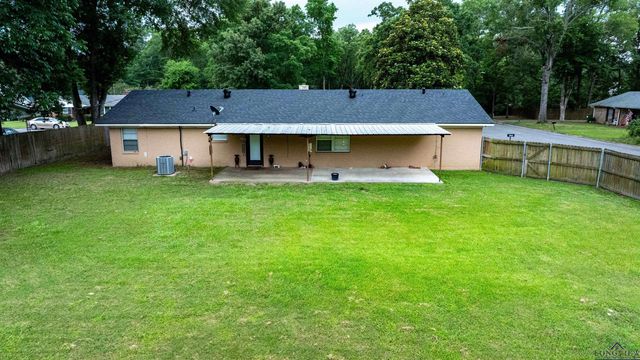 1130 Oakwood St., Carthage, TX 75633