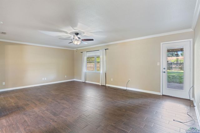 1130 Oakwood St., Carthage, TX 75633