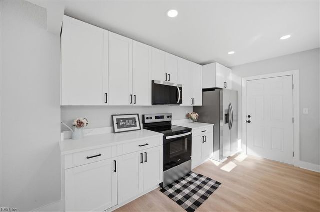 2220 Battery Park Rd, Chesapeake, VA 23323