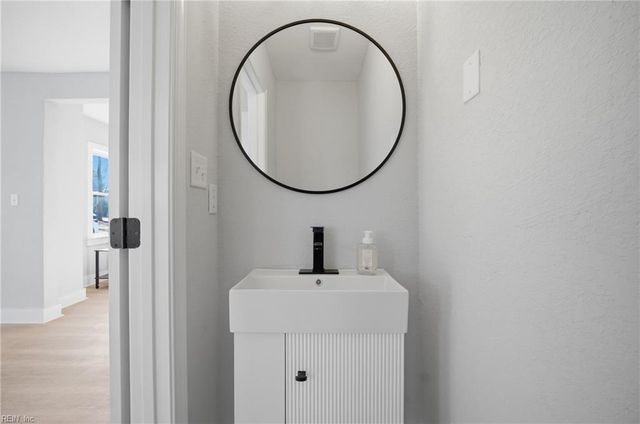 2220 Battery Park Rd, Chesapeake, VA 23323