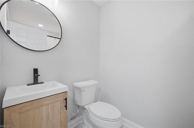 2220 Battery Park Rd, Chesapeake, VA 23323