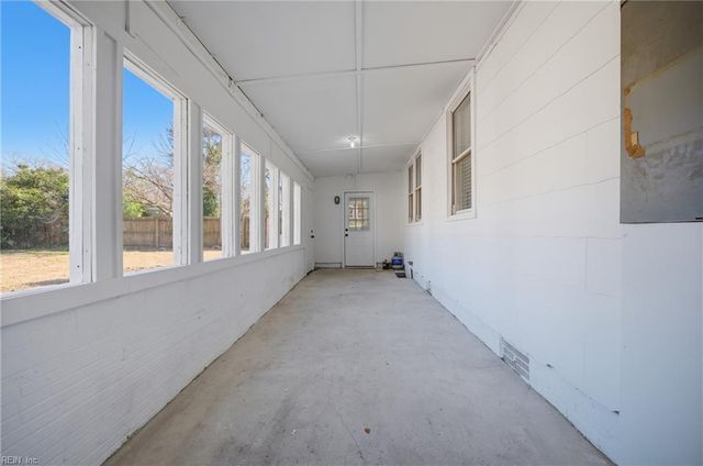 2220 Battery Park Rd, Chesapeake, VA 23323