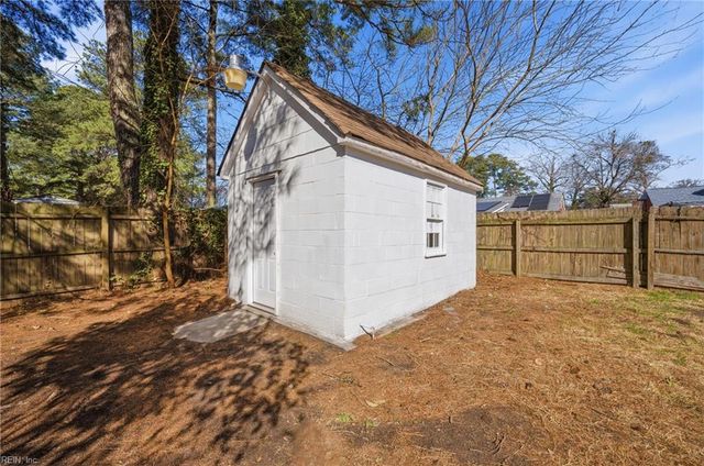 2220 Battery Park Rd, Chesapeake, VA 23323