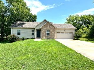 505 Paula Dr, Clarksville, TN 37042