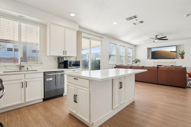 5900 Mclean Dr, Elk Grove, CA 95757