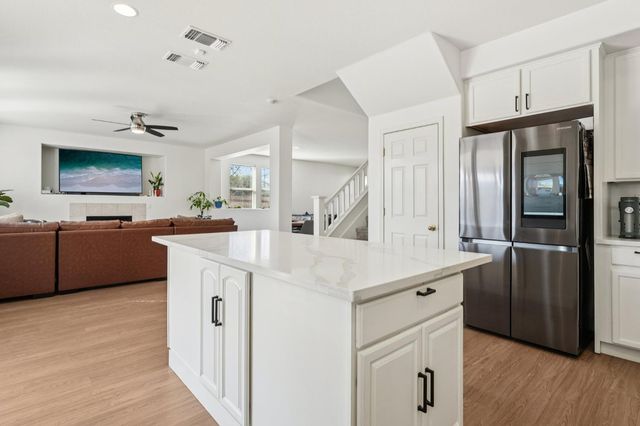 5900 Mclean Dr, Elk Grove, CA 95757