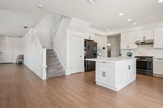 5900 Mclean Dr, Elk Grove, CA 95757