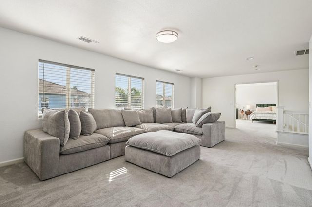 5900 Mclean Dr, Elk Grove, CA 95757