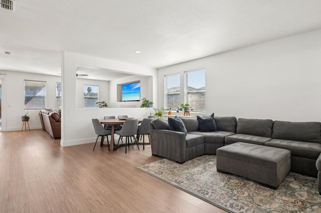 5900 Mclean Dr, Elk Grove, CA 95757