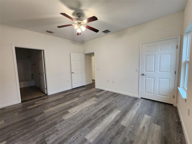 6202 White Oak Drive, Hitchcock, TX 77563