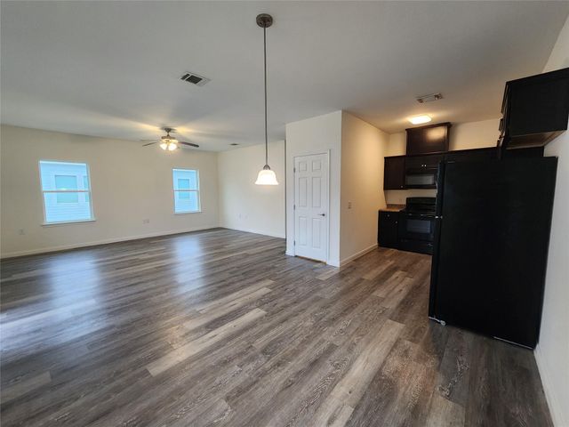 6202 White Oak Drive, Hitchcock, TX 77563