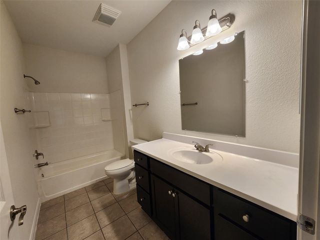 6202 White Oak Drive, Hitchcock, TX 77563