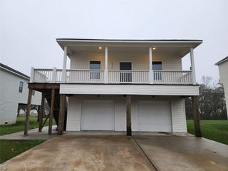 6202 White Oak Drive, Hitchcock, TX 77563