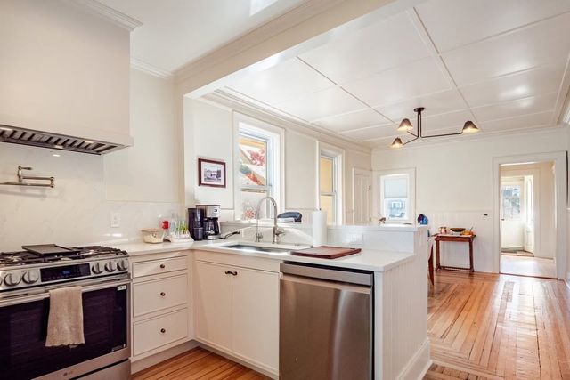 36 Dearborn Street, Newport, RI 02840
