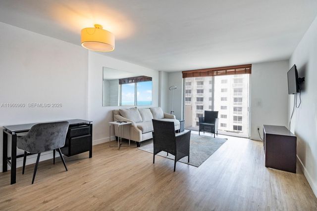 345 Ocean Dr 819, Miami Beach, FL 33139